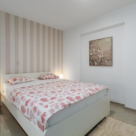 Modern Apartment Zen With Private Garden Porec Ngoại thất bức ảnh