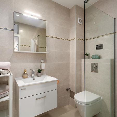 Modern Apartment Zen With Private Garden Porec Ngoại thất bức ảnh