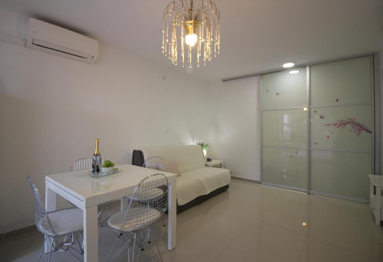 Modern Apartment Zen With Private Garden Porec Ngoại thất bức ảnh