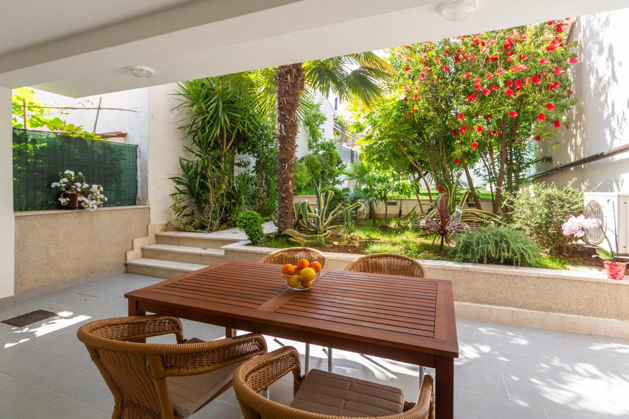 Modern Apartment Zen With Private Garden Porec Ngoại thất bức ảnh